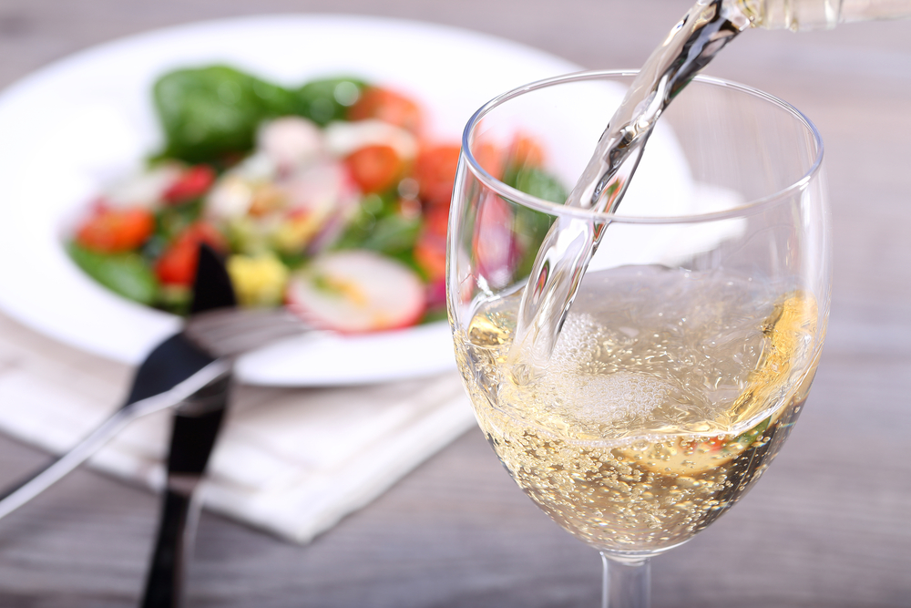 What Are the Health Benefits of Drinking White Wine?